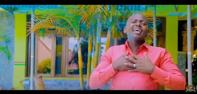 VIDEO: Joseph Ndambo - Kaa Nami Bwana (Mp4 Download)