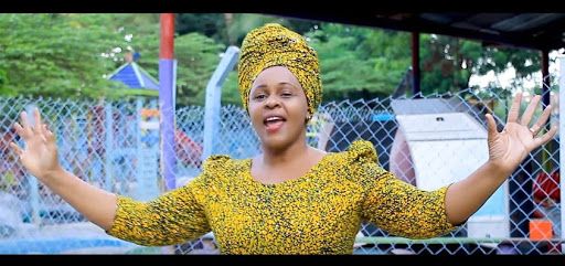 VIDEO: Jennifer Mgendi - Yesu Kainuliwa (Mp4 Download) - KibaBoy