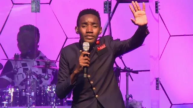 VIDEO: Paul Clement - Umezungukwa na sifa (Mp4 Download)