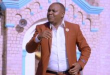 VIDEO: Christopher Mwahangila - HAKUNA KAMA WEWE MUNGU (Mp4 Download) - KibaBoy