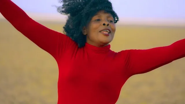 VIDEO: Rose Muhando - Miamba Imepasuka (Mp4 Download)