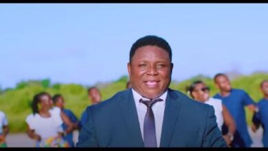 VIDEO: Kwaya Ya Uinjilisti Kijitonyama - Hakuna Mungu Kama Wewe (Mp4 Download) - KibaBoy