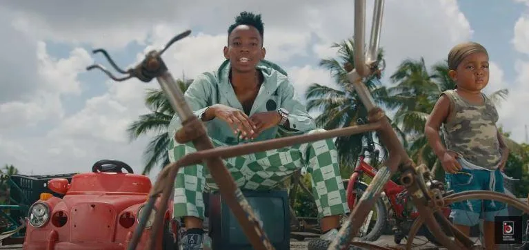 VIDEO: Rapcha Ft. Young Lunya x Dwin - Unaua Vibe (Mp4 Download)