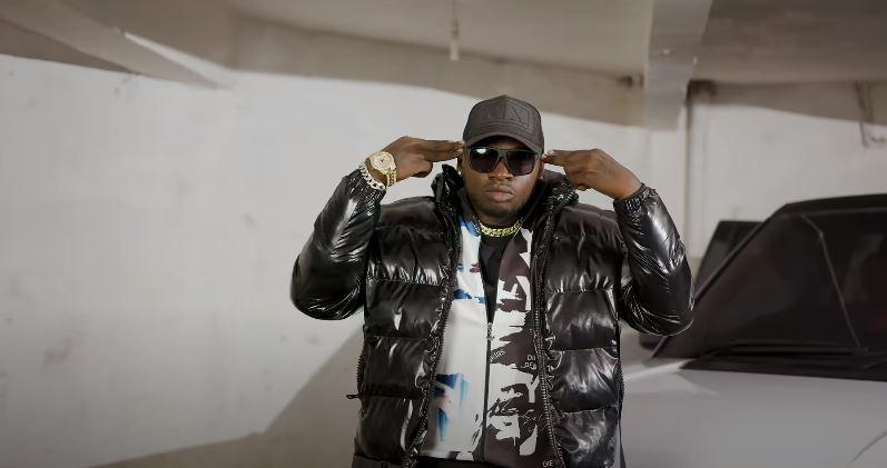 VIDEO: Khaligraph Jones - Punguza Kasheshe (Mp4 Download) - KibaBoy