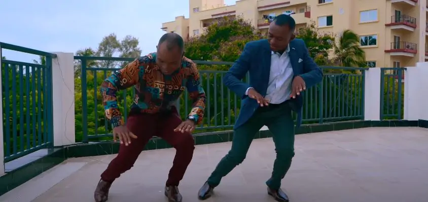 VIDEO: David Kasaba Ft Christopher Mwahangila X Sifael Mwabuka - Huyu Mungu (Mp4 Download)