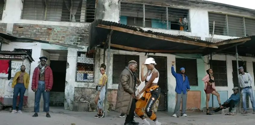 VIDEO: Kinata MC Ft. Azawi - Do Lemi Go Remix (Mp4 Download)