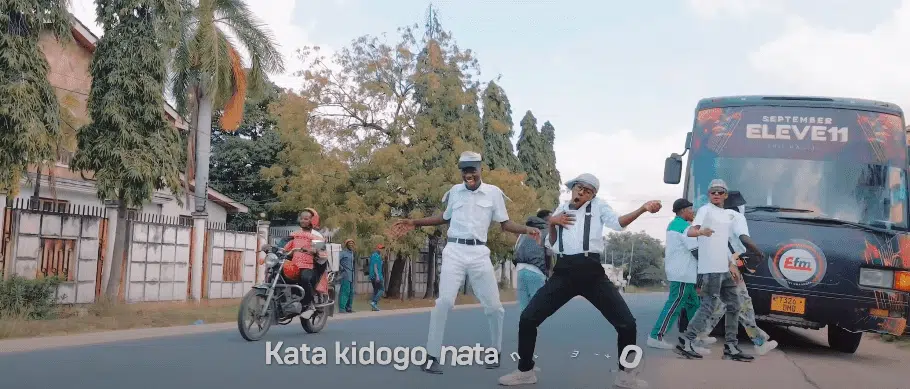 Lyrics VIDEO: Alikiba Ft. Tommy Flavour - Huku (Mp4 Download)