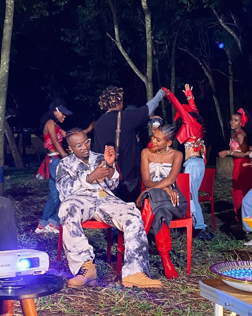 Loui Ft Diamond Platnumz - Asambe Loui Ft Diamond Platnumz - Asambe
