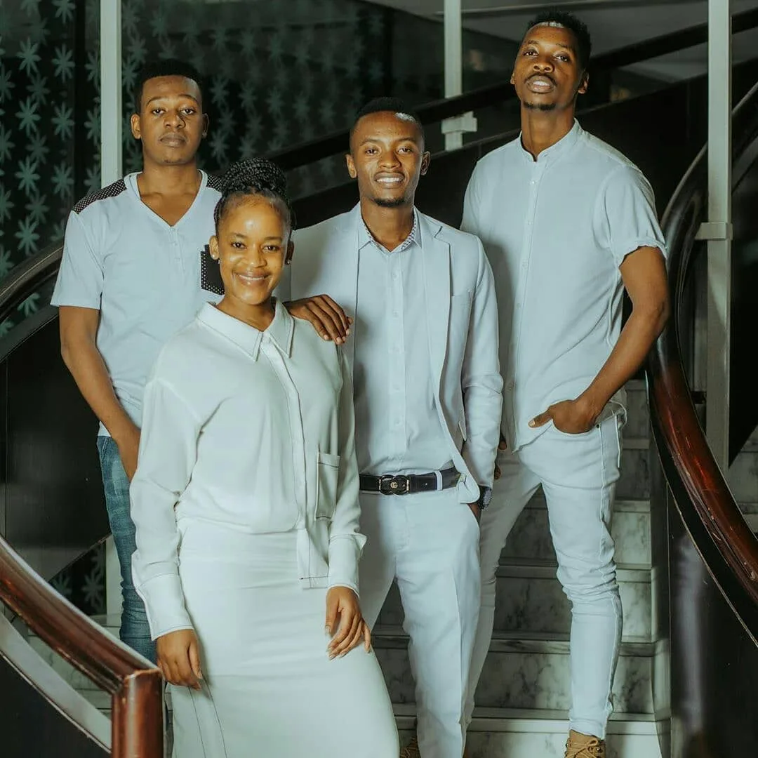 Asagwile ft. Denis Madubu - Umeinuliwa Juu