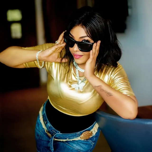 Tannah ft. Moni Centrozone - Yolo