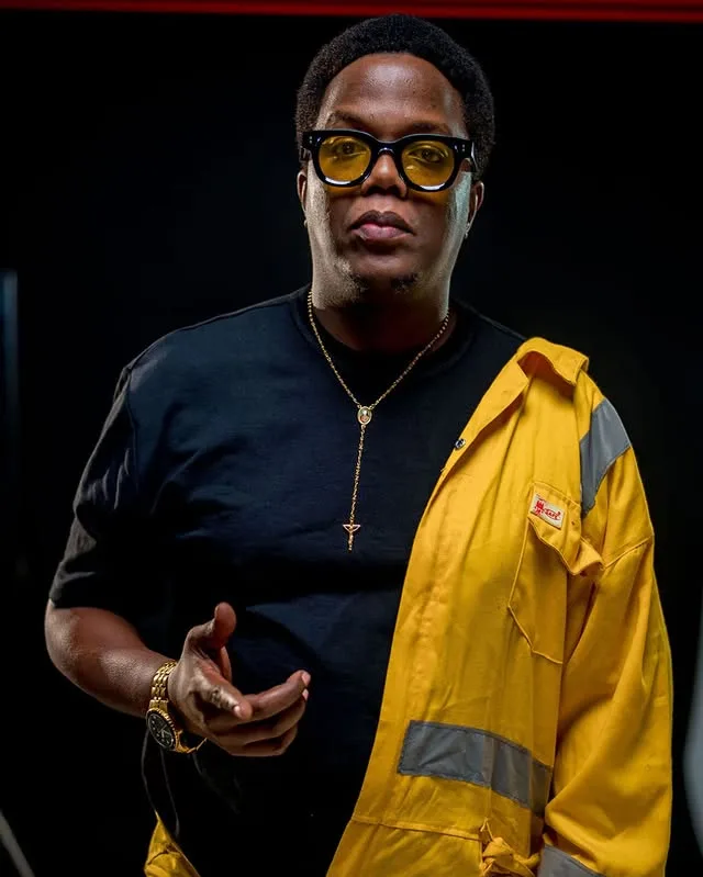 AY Ft. Chine - Pochi