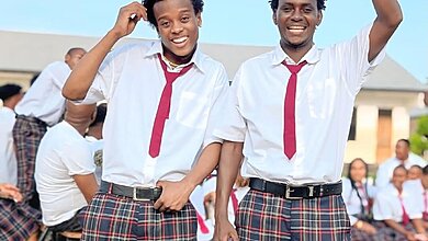 Msomali Ft Xouh - Nitampeleka Kwa Mama