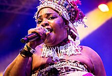 Saida Karoli - Nakubembeleza