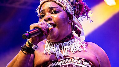 Saida Karoli - Nakubembeleza