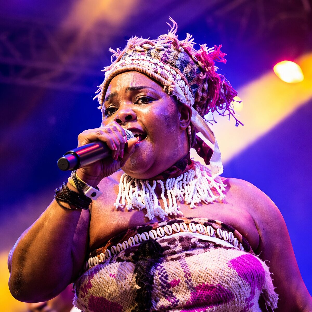 Saida Karoli - Nakubembeleza