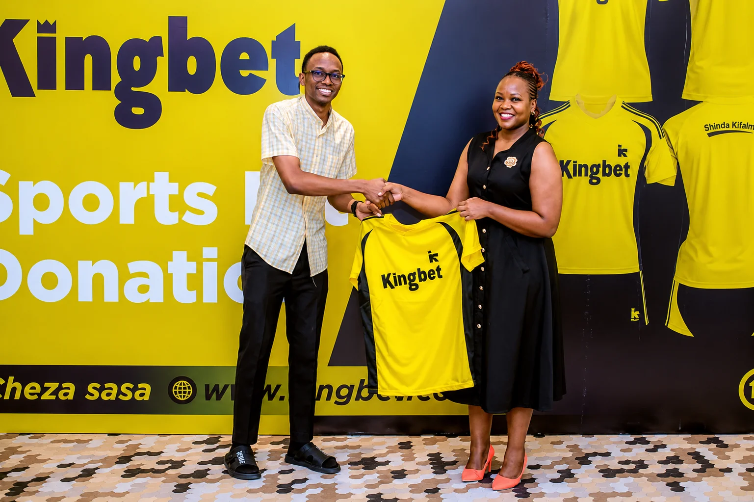 KINGBET Tanzania Yatoa Seti Zaidi ya 400 za Jezi kwa Timu za Michezo Nchini